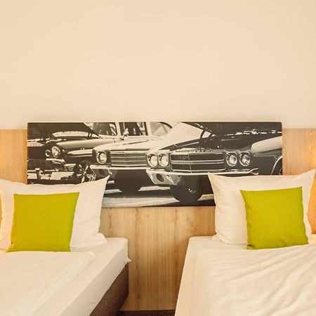 Highway Hotel Хербольцхайм Экстерьер фото