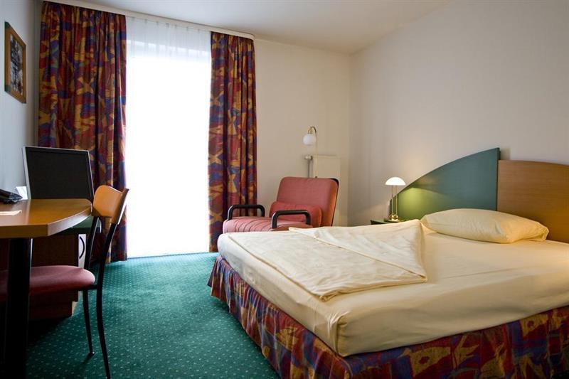 Highway Hotel Хербольцхайм Экстерьер фото