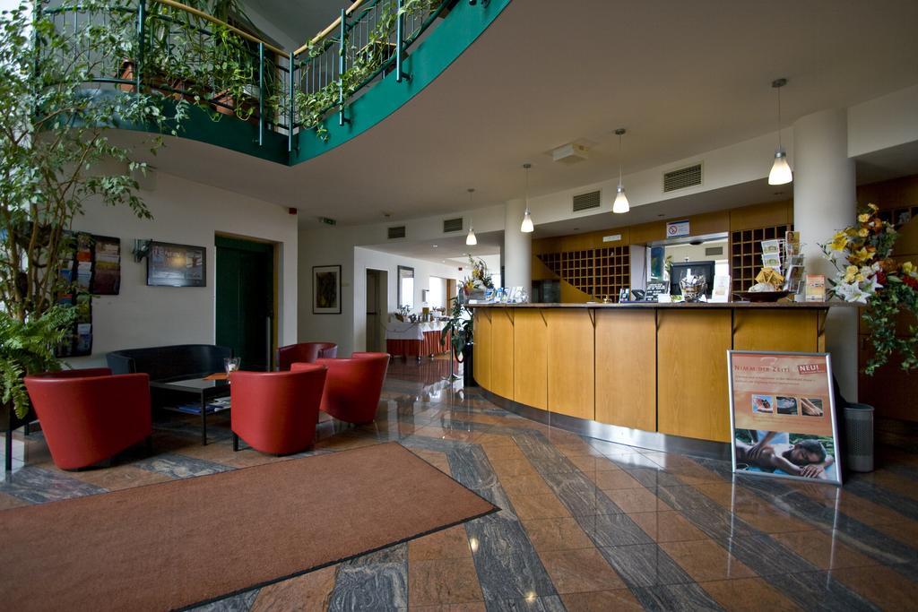 Highway Hotel Хербольцхайм Экстерьер фото